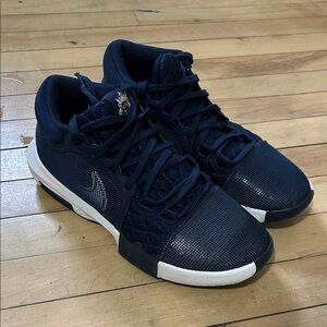 Nike LeBron Witness 8 Men's Navy Basketball Sneakers